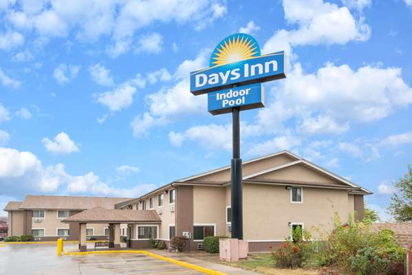Exterior view - Days Inn Topeka - I-470, Exit 1B