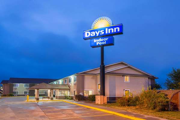 Exterior view - Days Inn Topeka - I-470, Exit 1B
