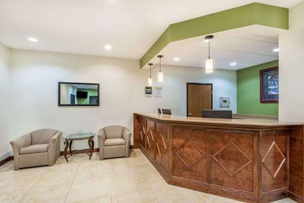  - Days Inn Topeka - I-470, Exit 1B