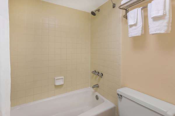  - Days Inn Patriots Point Mt Pleasant