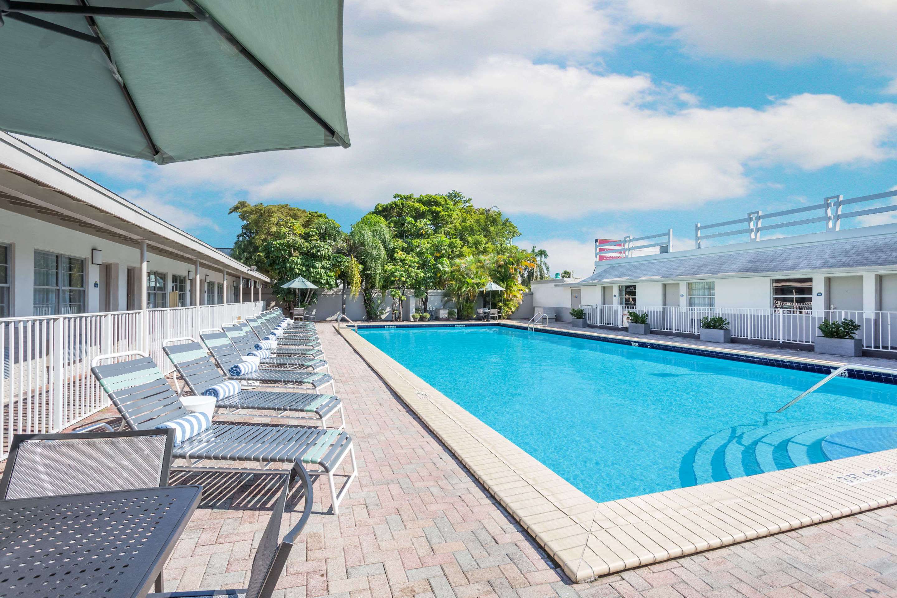 Pool | Days Inn by Wyndham Miami Airport North