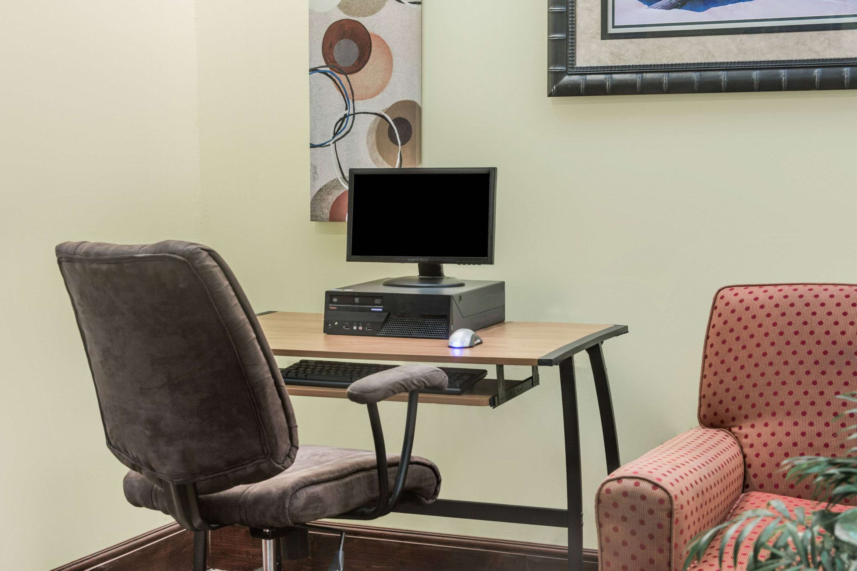 Business Center | Days Inn by Wyndham Fort Myers