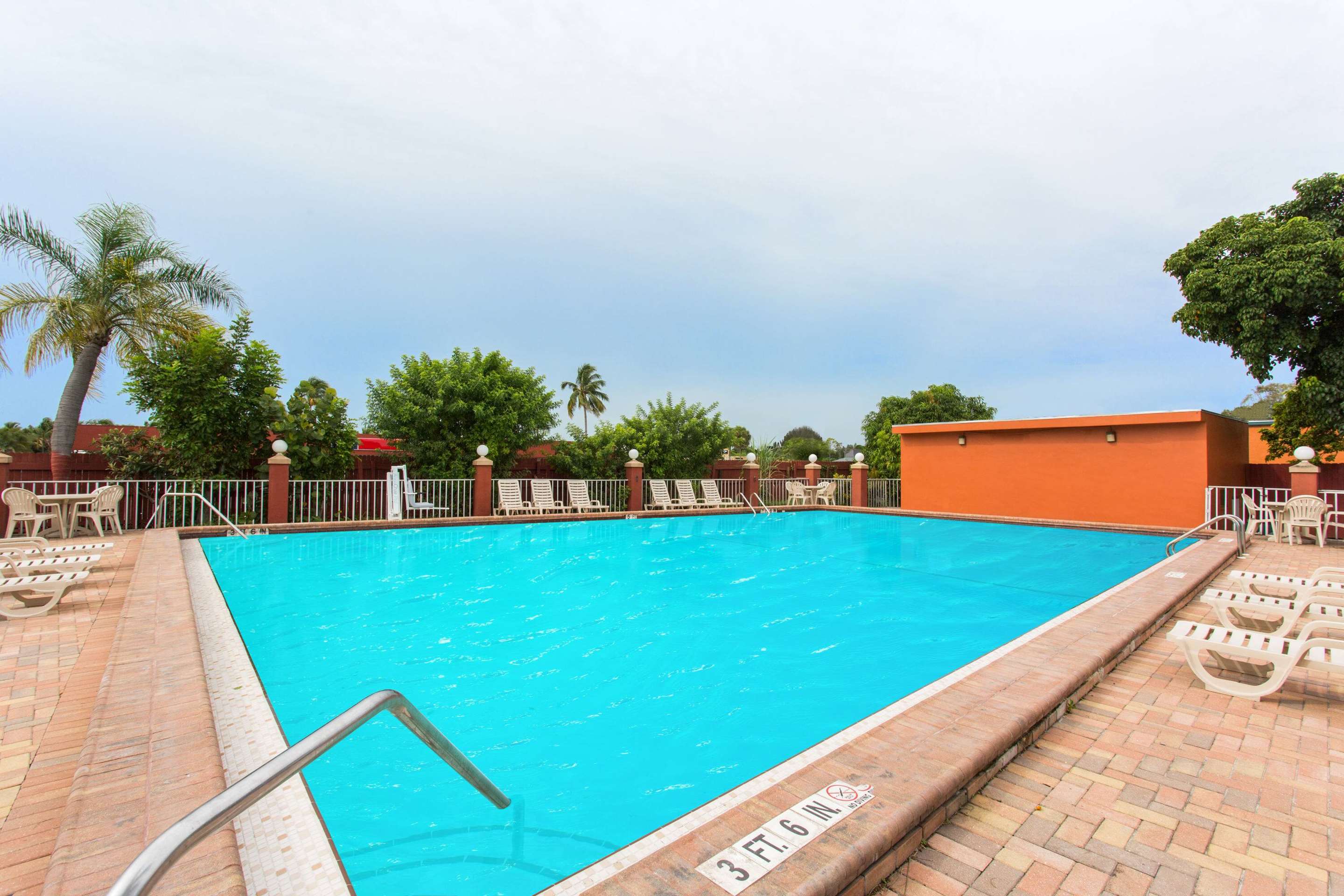 Pool | Days Inn by Wyndham Fort Myers
