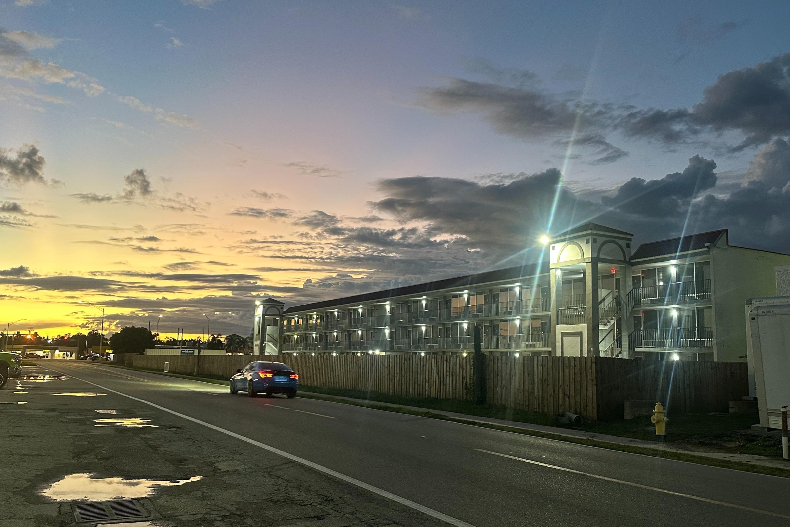 Exterior | Days Inn by Wyndham Fort Myers