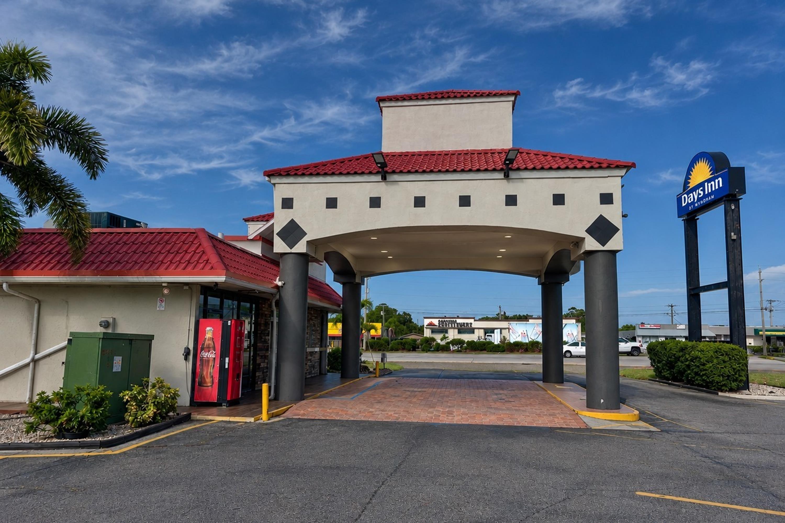 Exterior | Days Inn by Wyndham Fort Myers