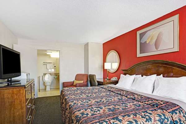  - Days Inn Military Circle Norfolk - I-264, Exit 13