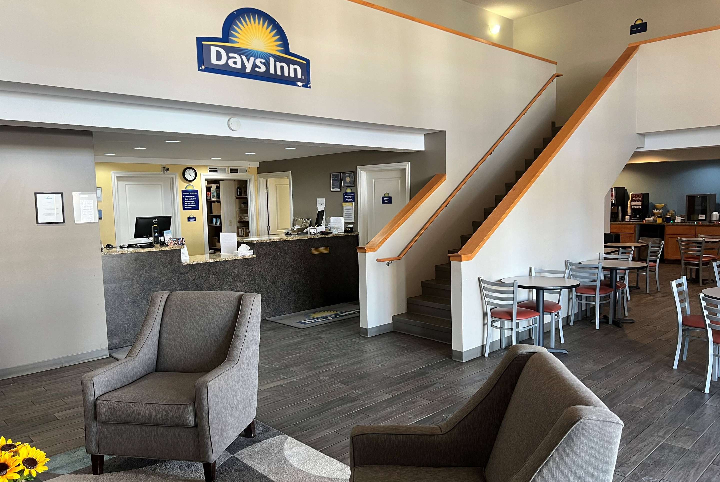 Lobby | Days Inn by Wyndham Hays
