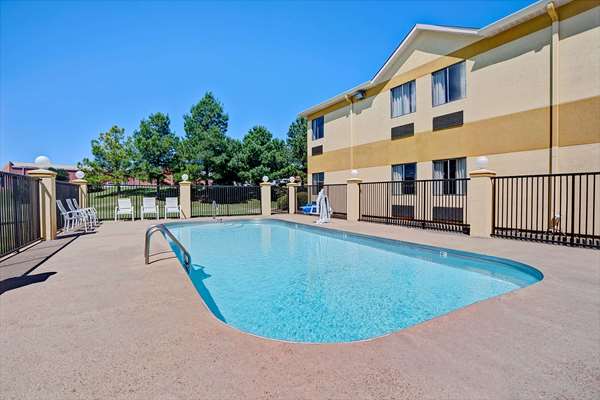 Pool - Super 8 Hotel Hernando - I-55, Exit 280