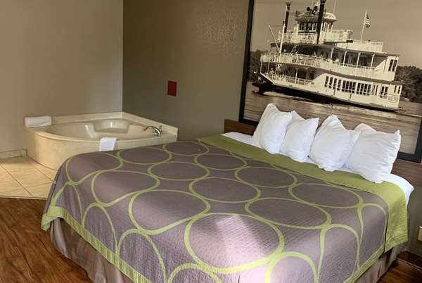 Suite - Super 8 Hotel Hernando - I-55, Exit 280