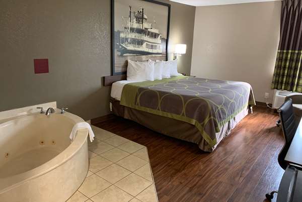 Suite - Super 8 Hotel Hernando - I-55, Exit 280