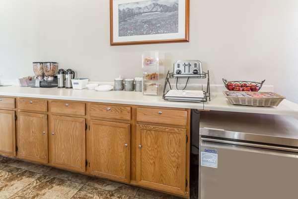  - Travelodge Longmont - I-25, Exit 240