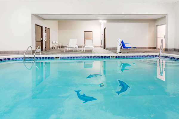 Pool - Travelodge Longmont - I-25, Exit 240