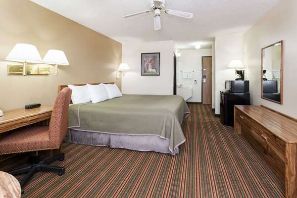  - Travelodge Longmont - I-25, Exit 240