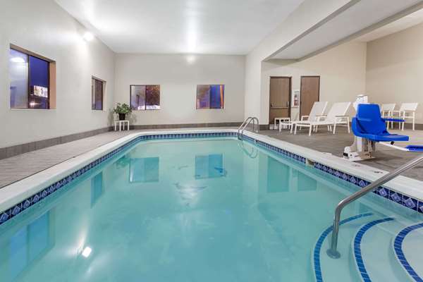 Pool - Travelodge Longmont - I-25, Exit 240