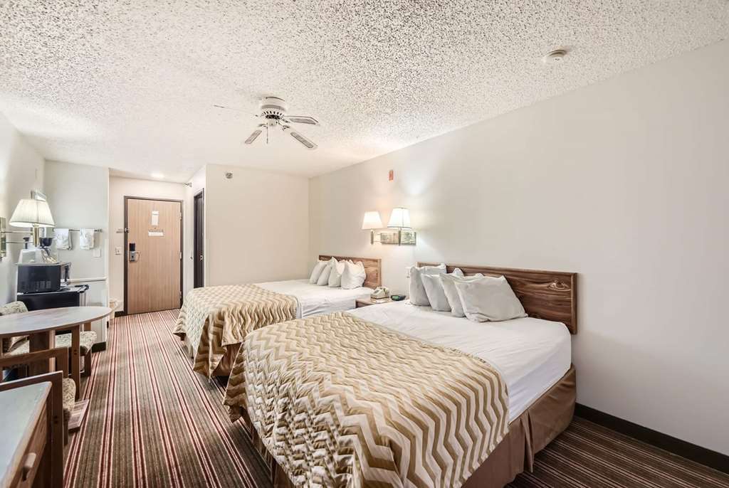 TRAVELODGE BY WYNDHAM LONGMONT-guestroom-Guest Room,On-Site.jpg