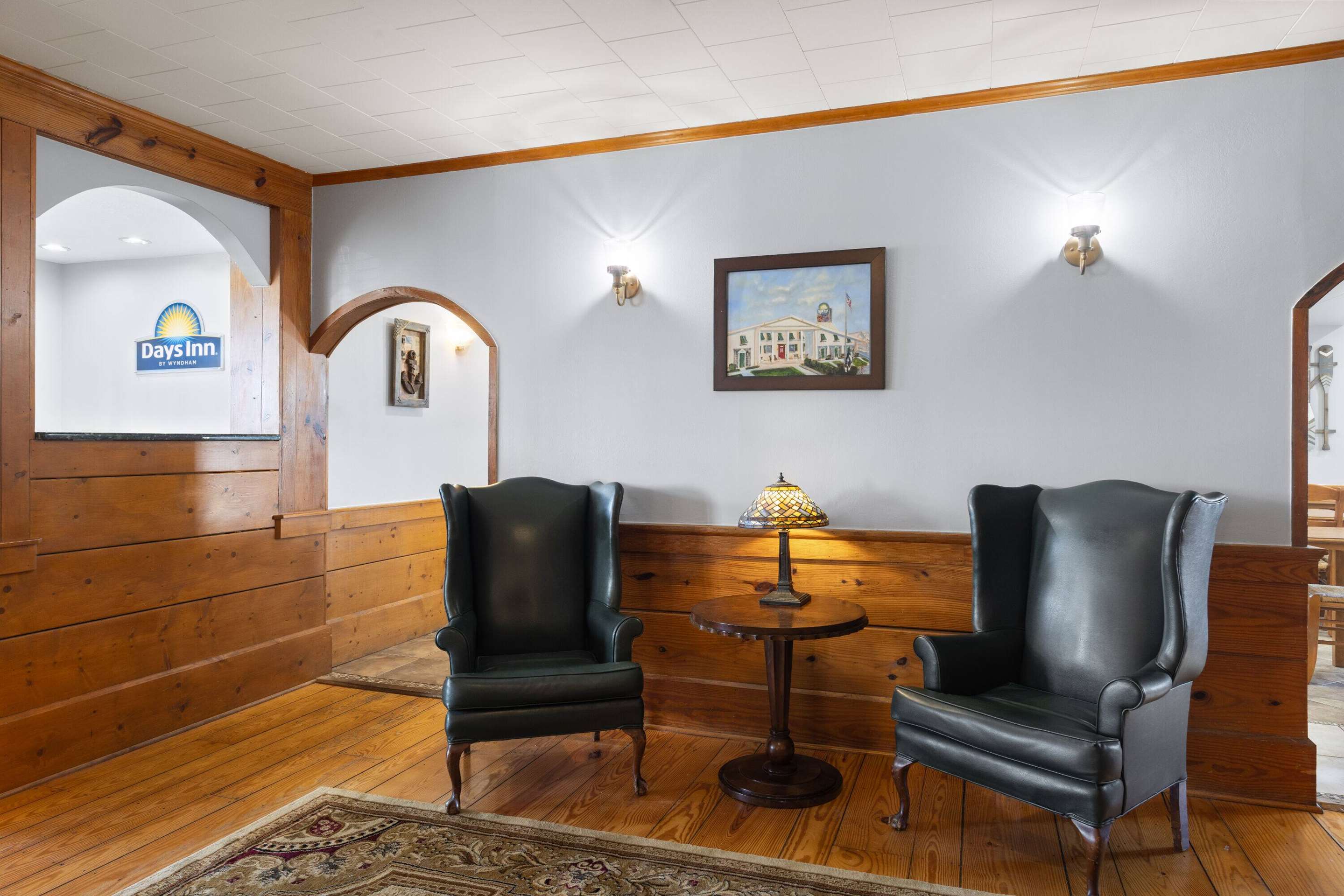 Lobby | Days Inn by Wyndham Kill Devil Hills Oceanfront - Wilbur