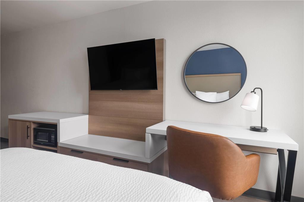 LA QUINTA INN & SUITES BY WYNDHAM M-guestroom-Guest Room,On-Site.jpg