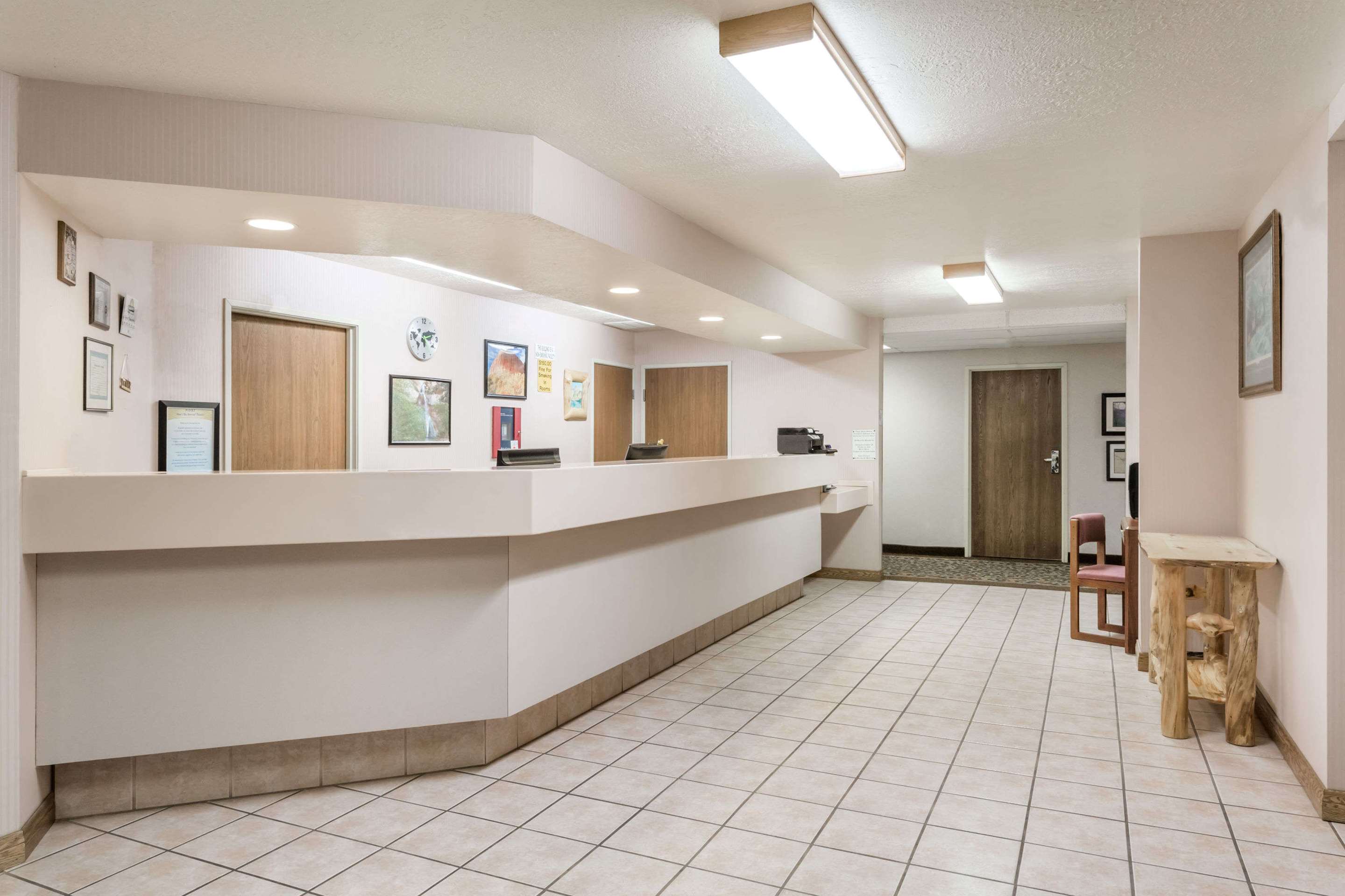 Lobby | Days Inn by Wyndham Torrey Capital Reef