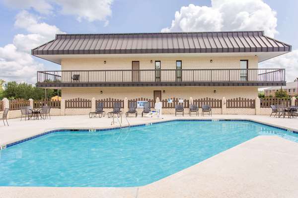 Pool - Days Inn I-95 North Florence - I-95, Exit 164