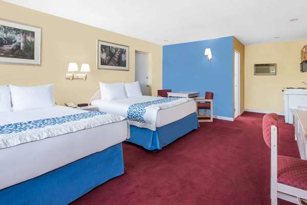  - Days Inn Hicksville