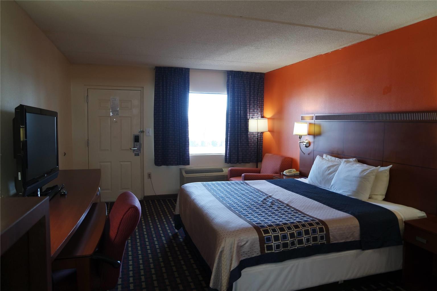 HOWARD JOHNSON BY WYNDHAM, PERRY GA-guestroom-Guest Room,On-Site.jpg