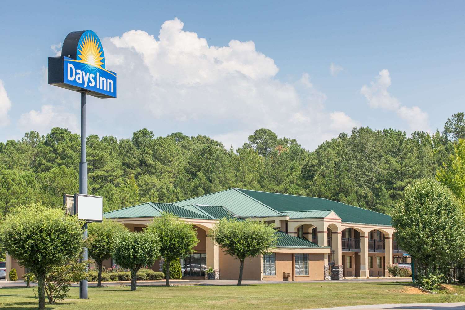 Days Inn Fulton, MS See Discounts