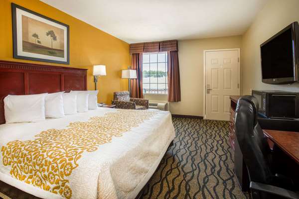  - Days Inn Leesville
