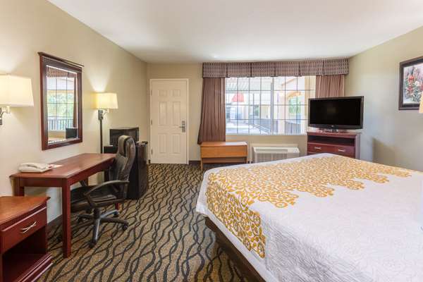  - Days Inn Leesville
