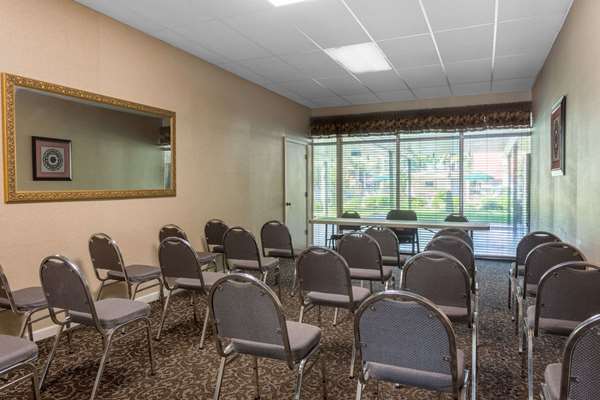  - Days Inn Leesville