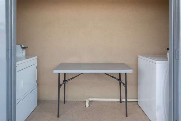 Amenities - Days Inn Leesville