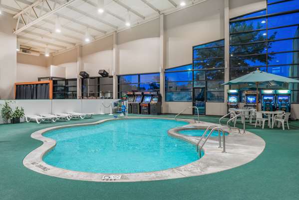 Pool - Days Inn Kirksville