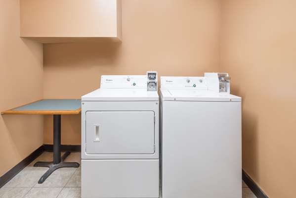 Amenities - Days Inn Kirksville
