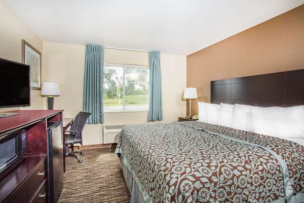  - Days Inn Evansdale - I-380, Exit 68