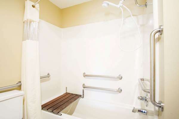  - Days Inn Evansdale - I-380, Exit 68