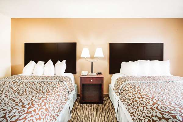  - Days Inn Evansdale - I-380, Exit 68