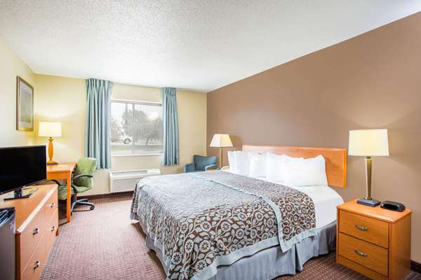  - Days Inn Evansdale - I-380, Exit 68