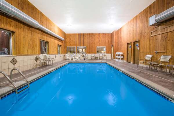 Pool - Days Inn Evansdale - I-380, Exit 68