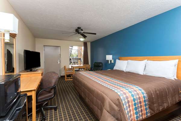 - Days Inn Forest - I-20, Exit 88