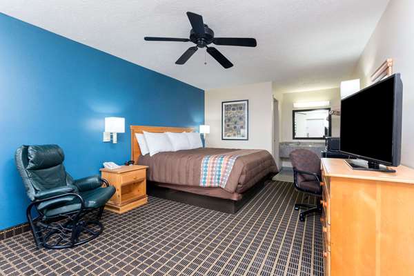  - Days Inn Forest - I-20, Exit 88