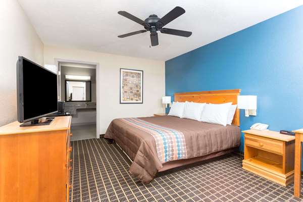  - Days Inn Forest - I-20, Exit 88