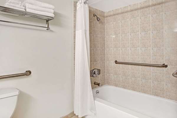  - Days Hotel Conference Center East Brunswick - I-95, Exit 9