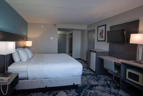  - Days Hotel Conference Center East Brunswick - I-95, Exit 9