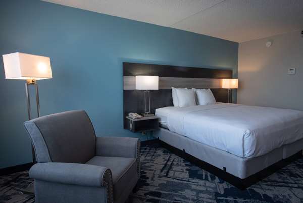  - Days Hotel Conference Center East Brunswick - I-95, Exit 9