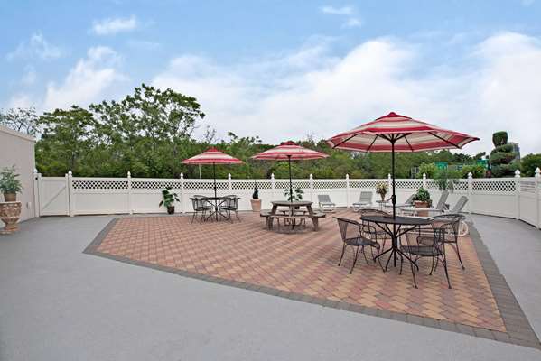 Exterior view - Days Hotel Conference Center East Brunswick - I-95, Exit 9