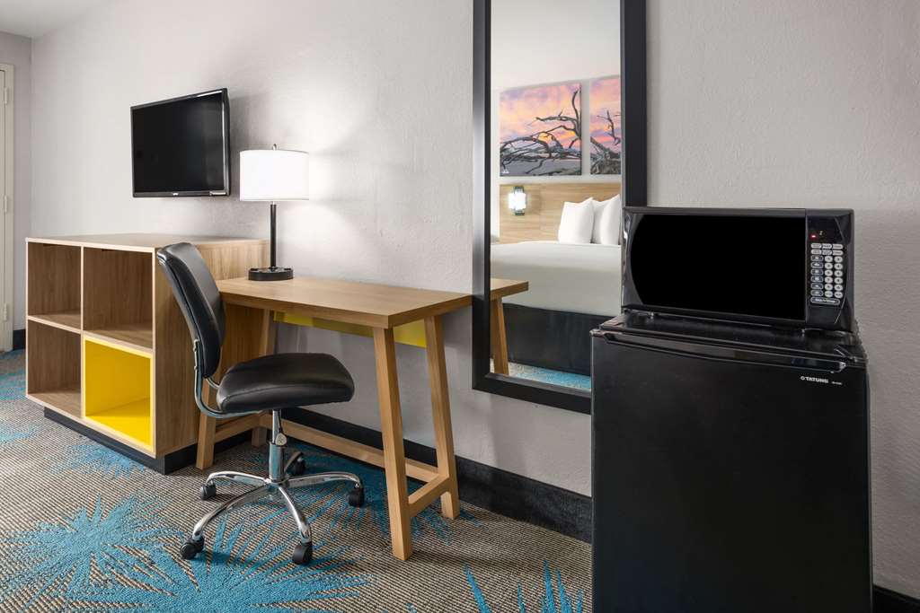 DAYS INN BY WYNDHAM LADSON SUMMERVI-guestroom-Guest Room,On-Site.jpg