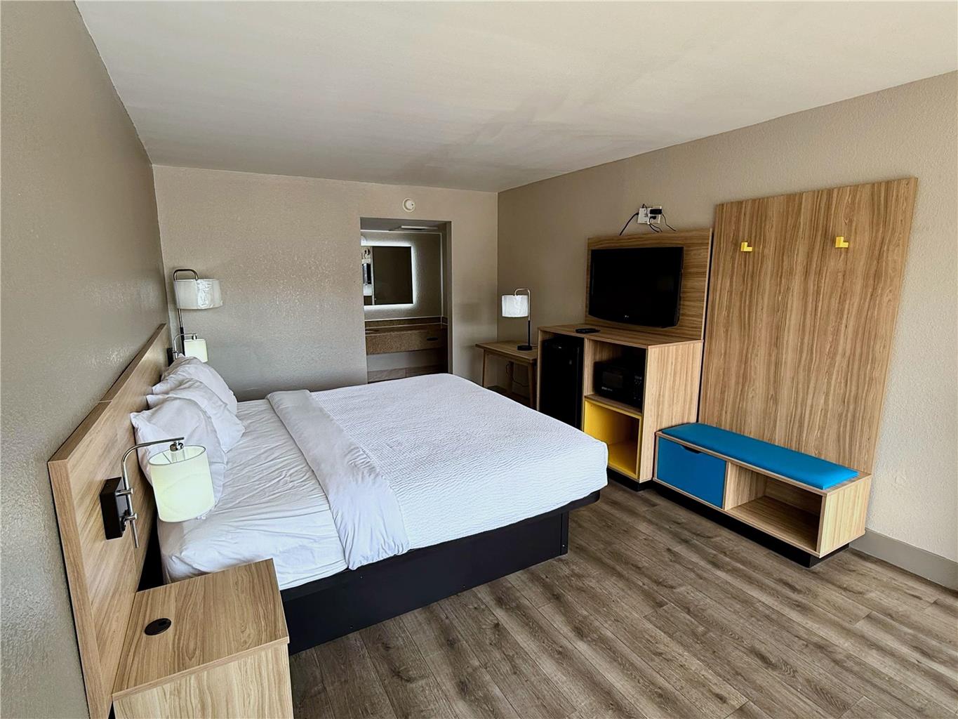 DAYS INN BY WYNDHAM RUTHER GLEN KIN-guestroom-Guest Room,On-Site.jpg
