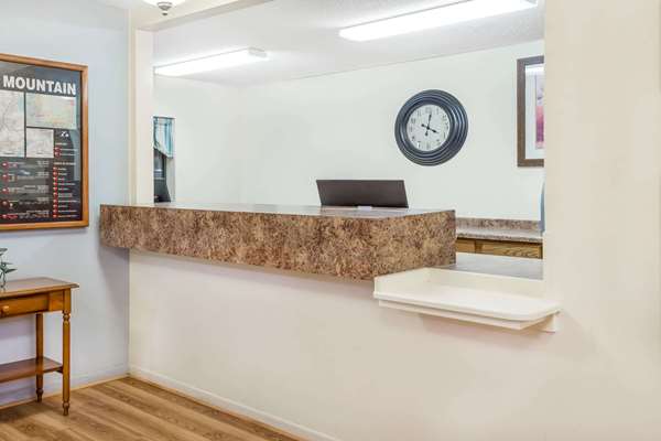  - Days Inn Iron Mountain