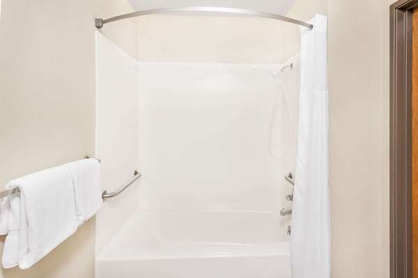  - Days Inn Iron Mountain