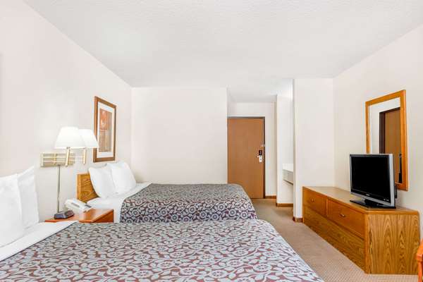  - Days Inn Iron Mountain