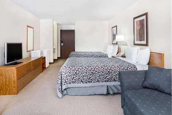  - Days Inn Iron Mountain